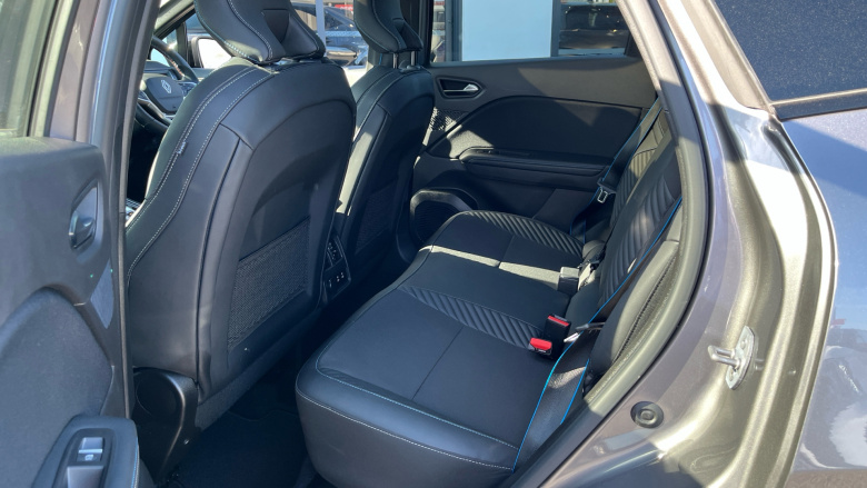 Renault Symbioz 1.6 E-Tech FHEV 145 Iconic Esprit Alpine 5dr Auto Hybrid Estate